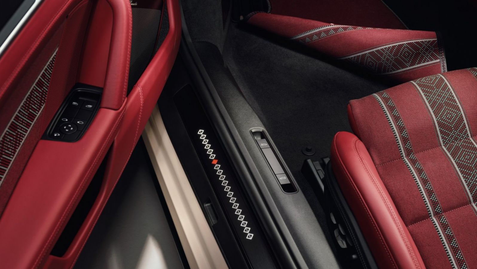 H Porsche παρουσιάζει τις τρεις πιο εξατομικευμένες 911! 